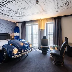 V8 At Motorworld Otel