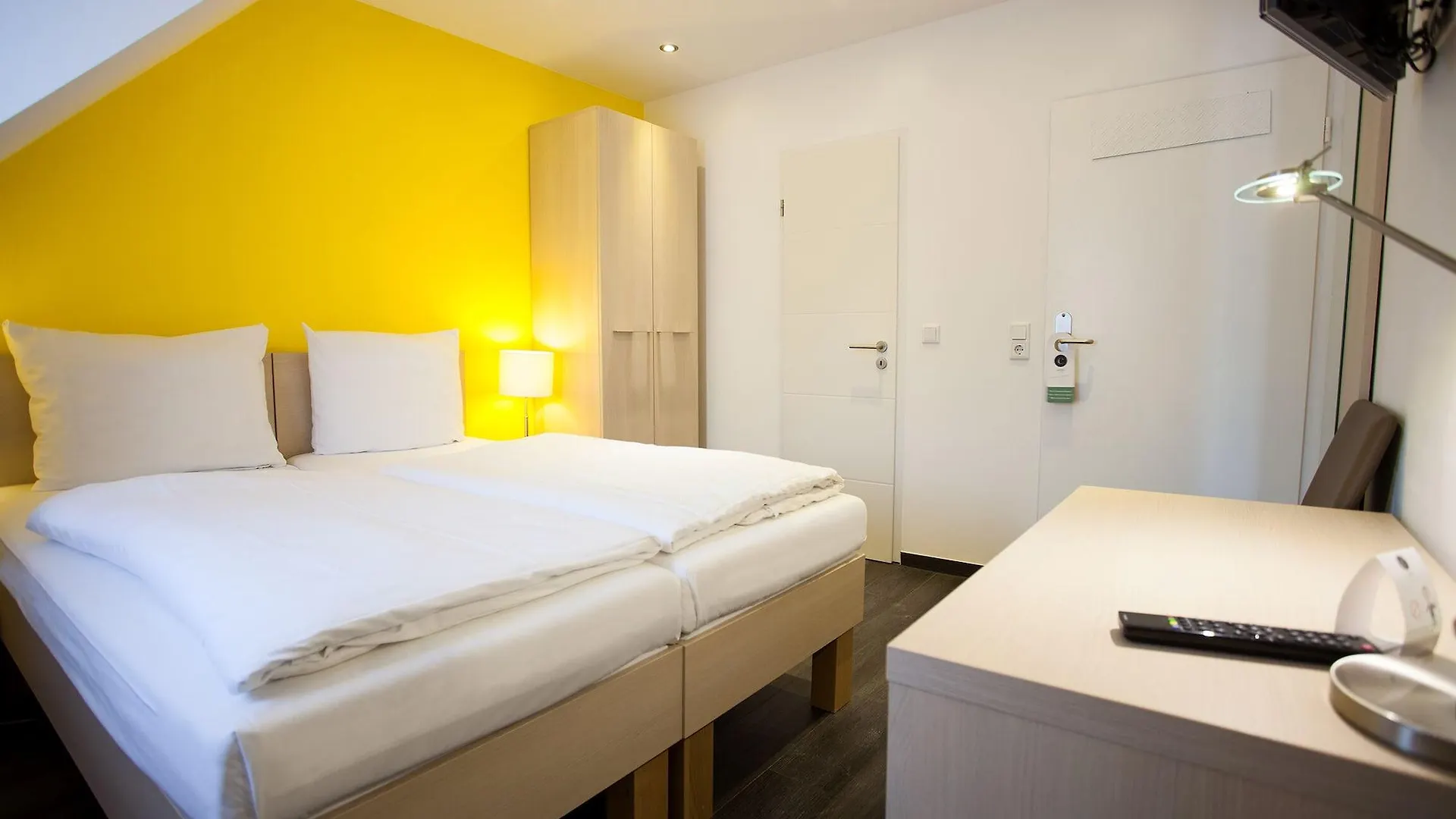 Centro Hotel Arkadia Cologne 2*,